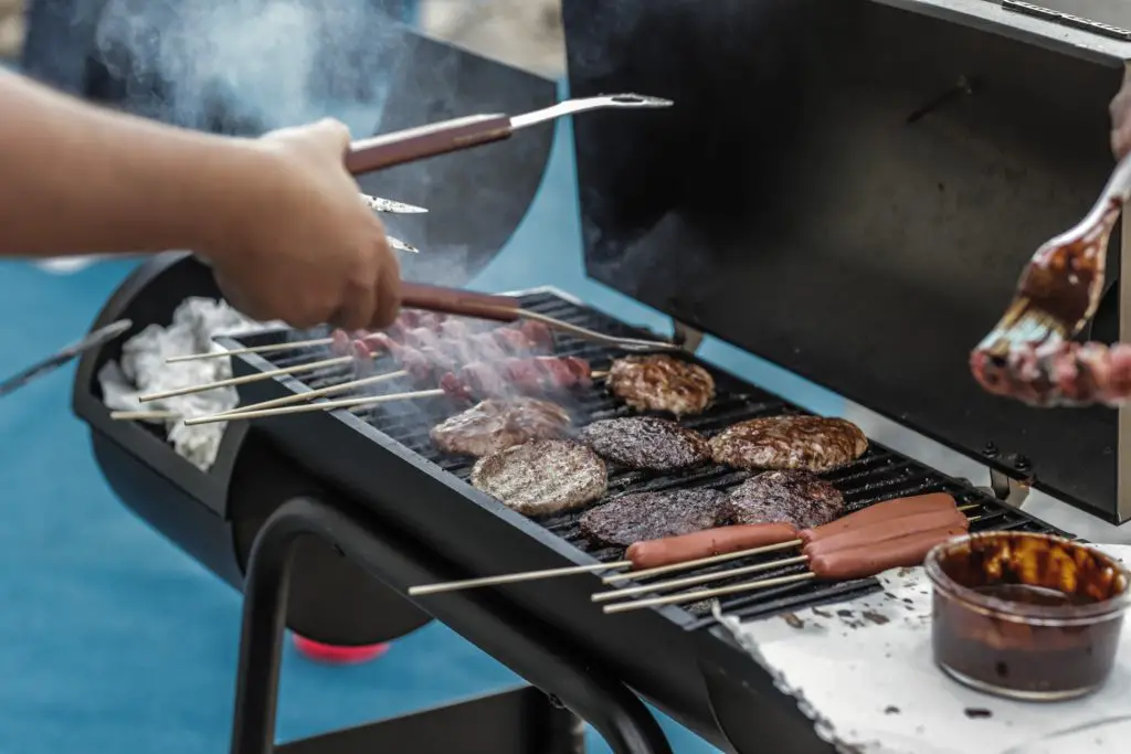 how do wood pellet grills work