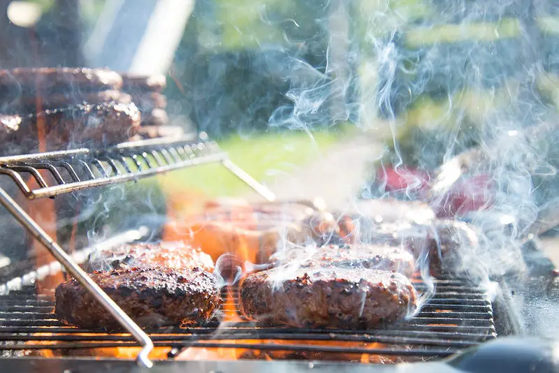 how to use a smoker box on a gas grill