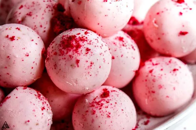 keto Strawberry Cheesecake Fat Bombs